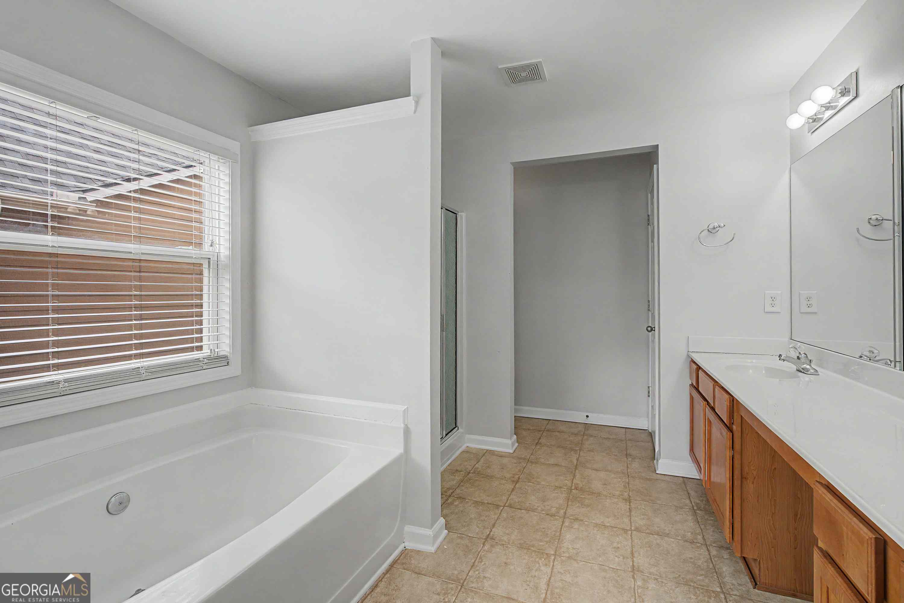 6060 Bentley Way Property Photo 22
