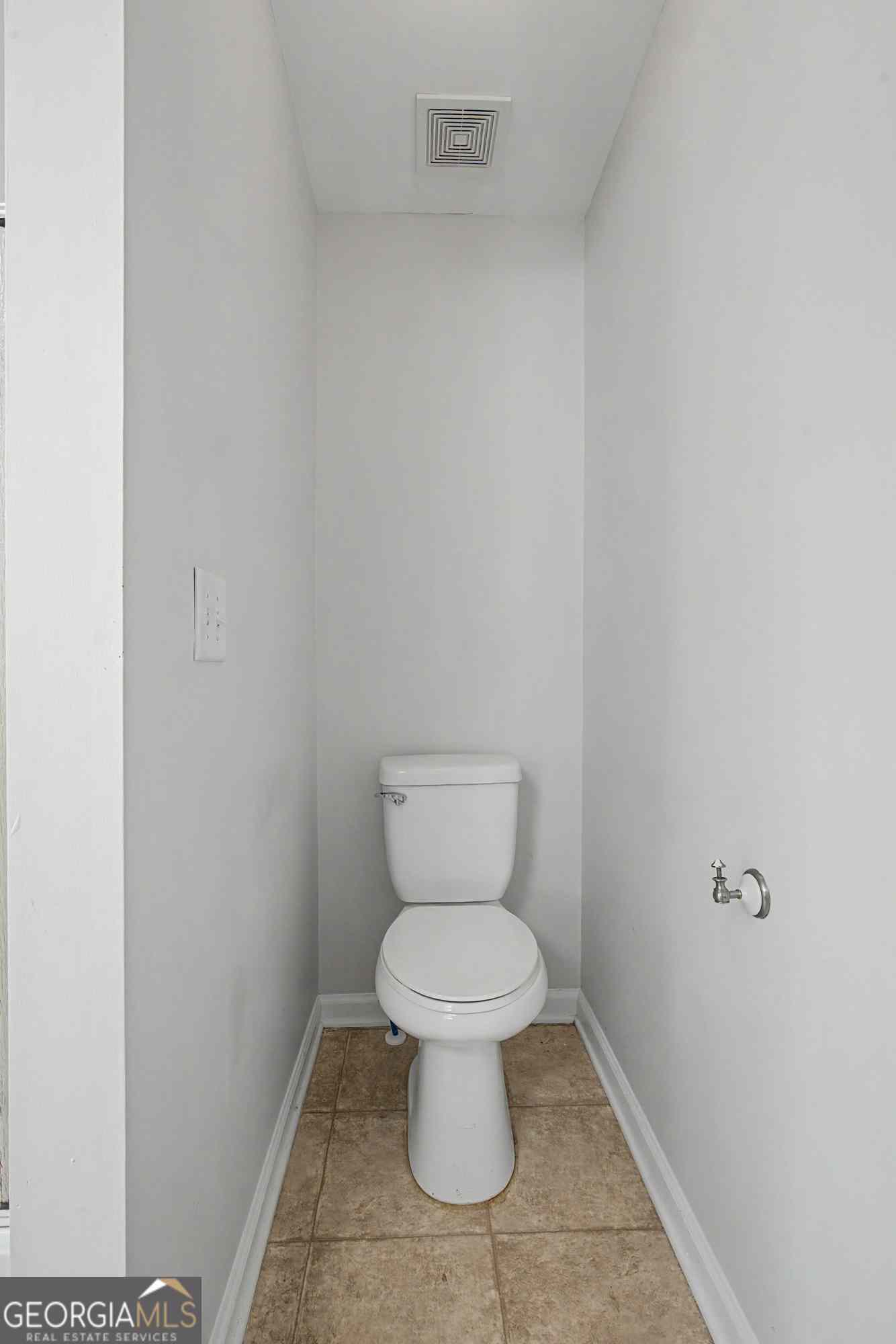 6060 Bentley Way Property Photo 27