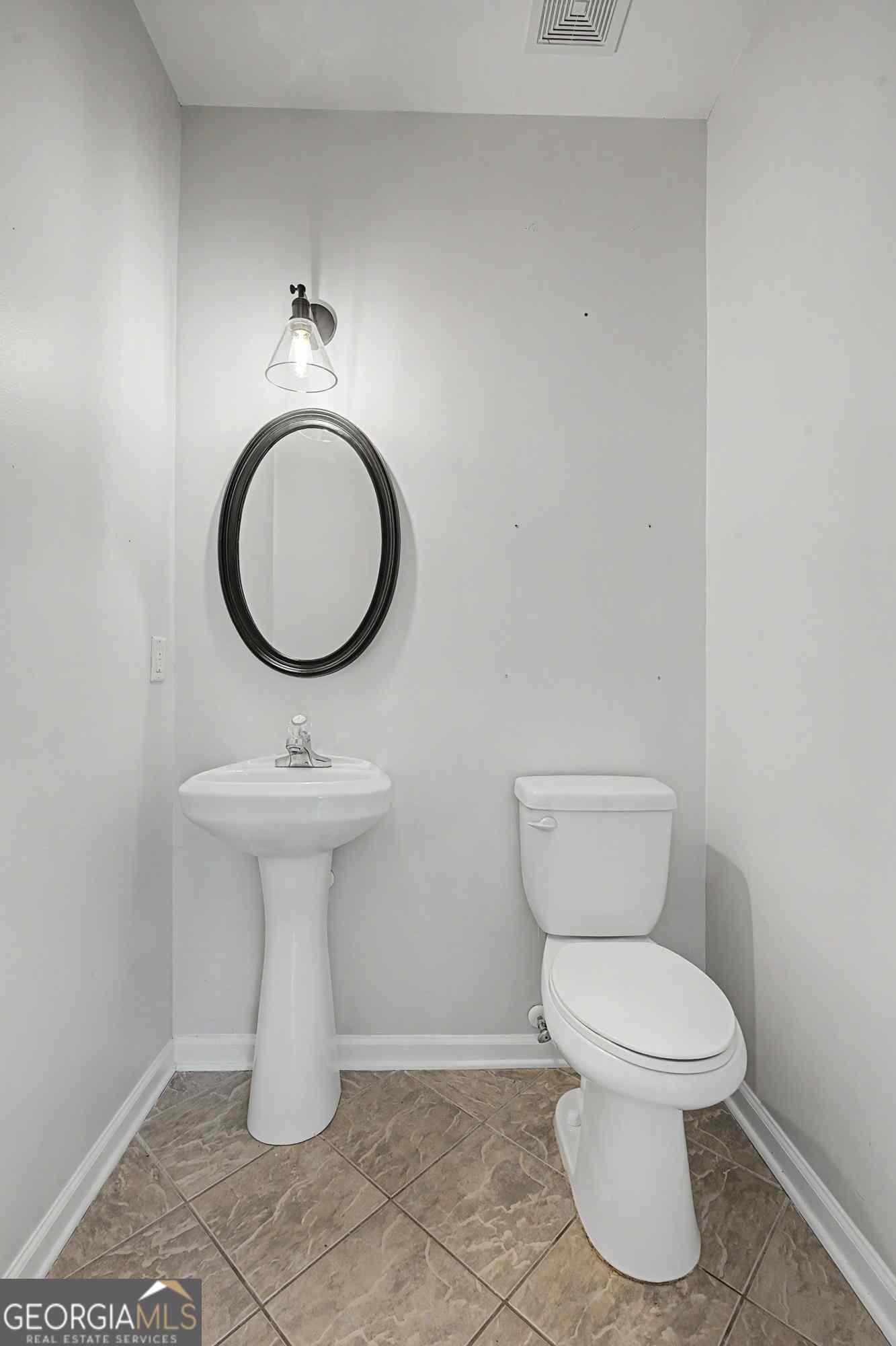 6060 Bentley Way Property Photo 28