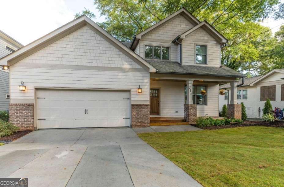 210 S Howard Street SE Property Photo 1