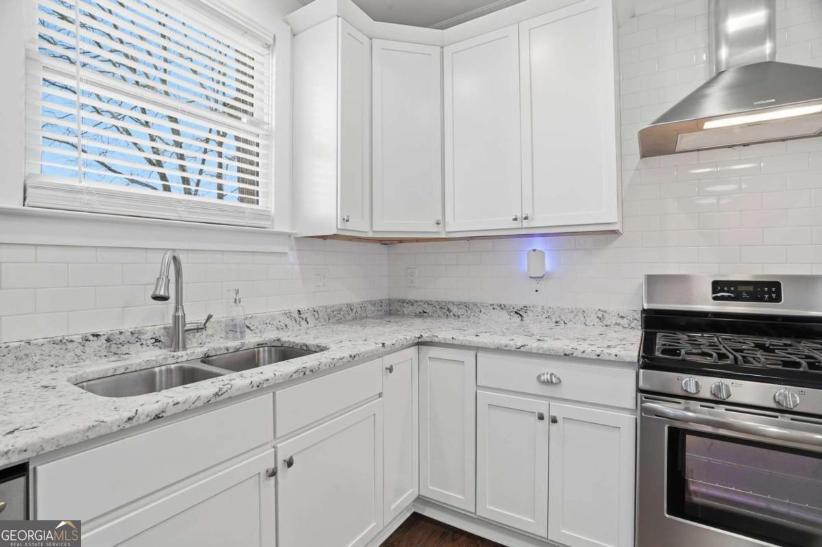 210 S Howard Street Se Property Photo 17