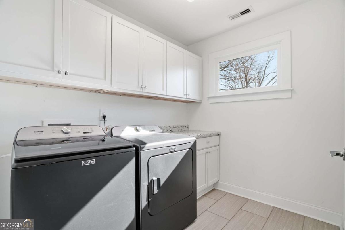 210 S Howard Street Se Property Photo 29