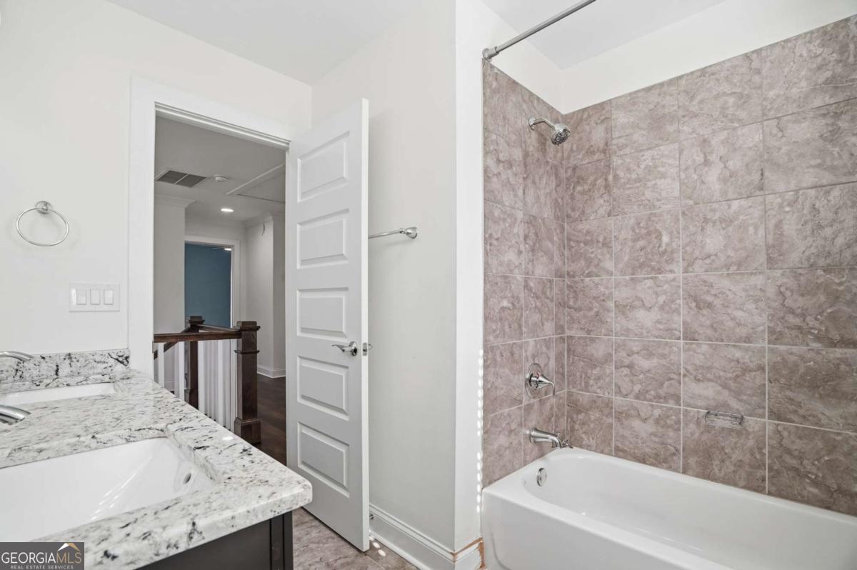 210 S Howard Street Se Property Photo 31