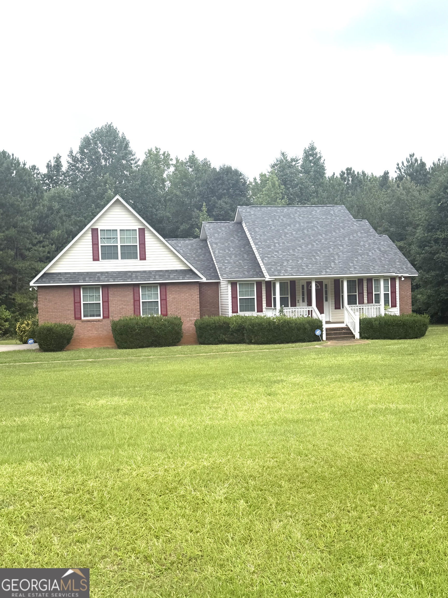 105 Nealys Way Property Photo 4