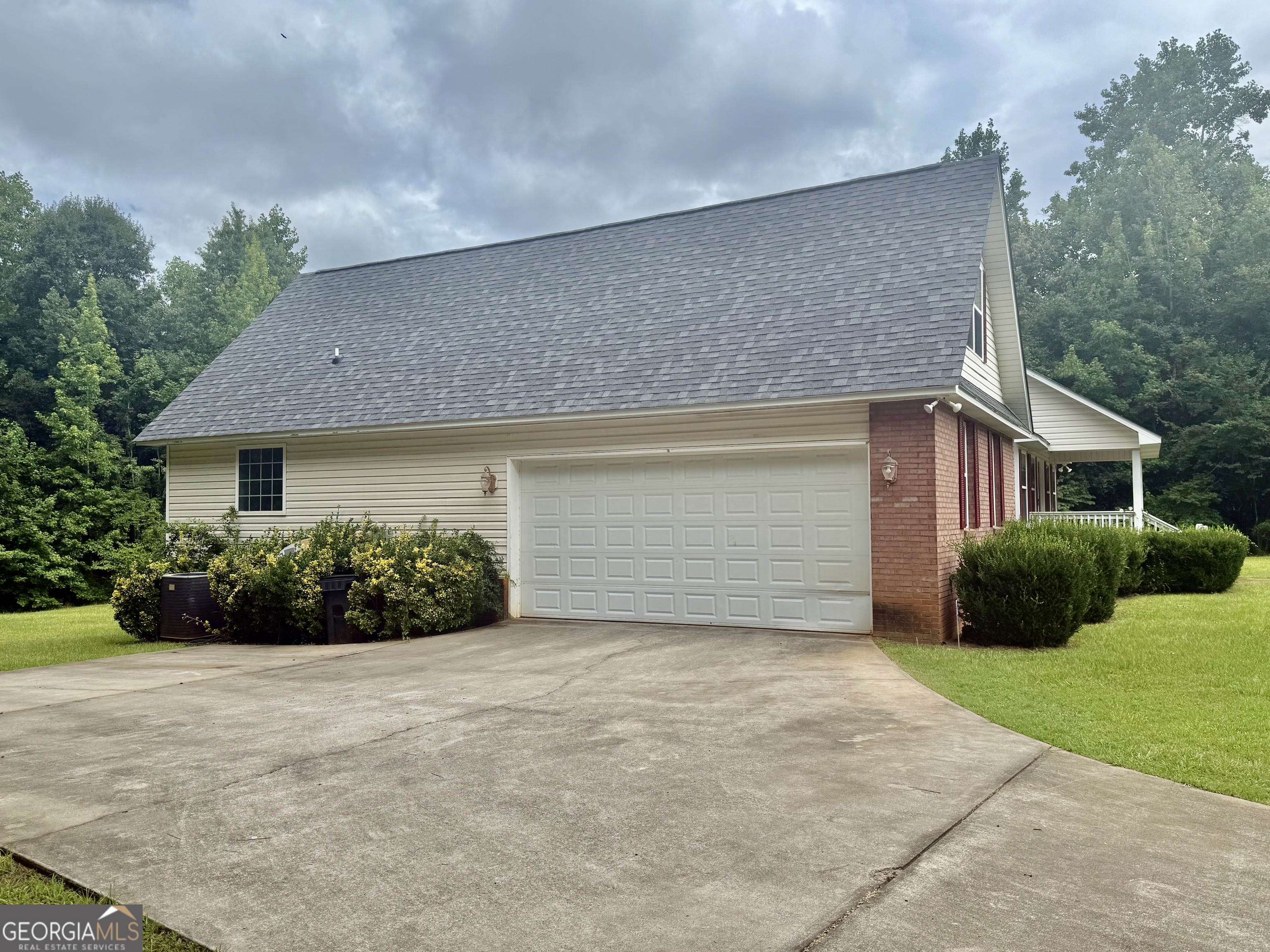 105 Nealys Way Property Photo 6