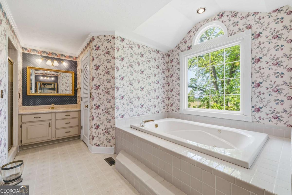 56 Claymont Road Property Photo 30