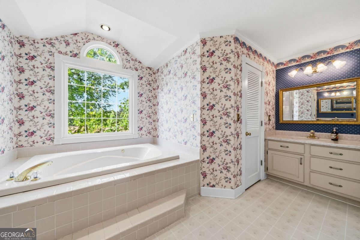 56 Claymont Road Property Photo 32