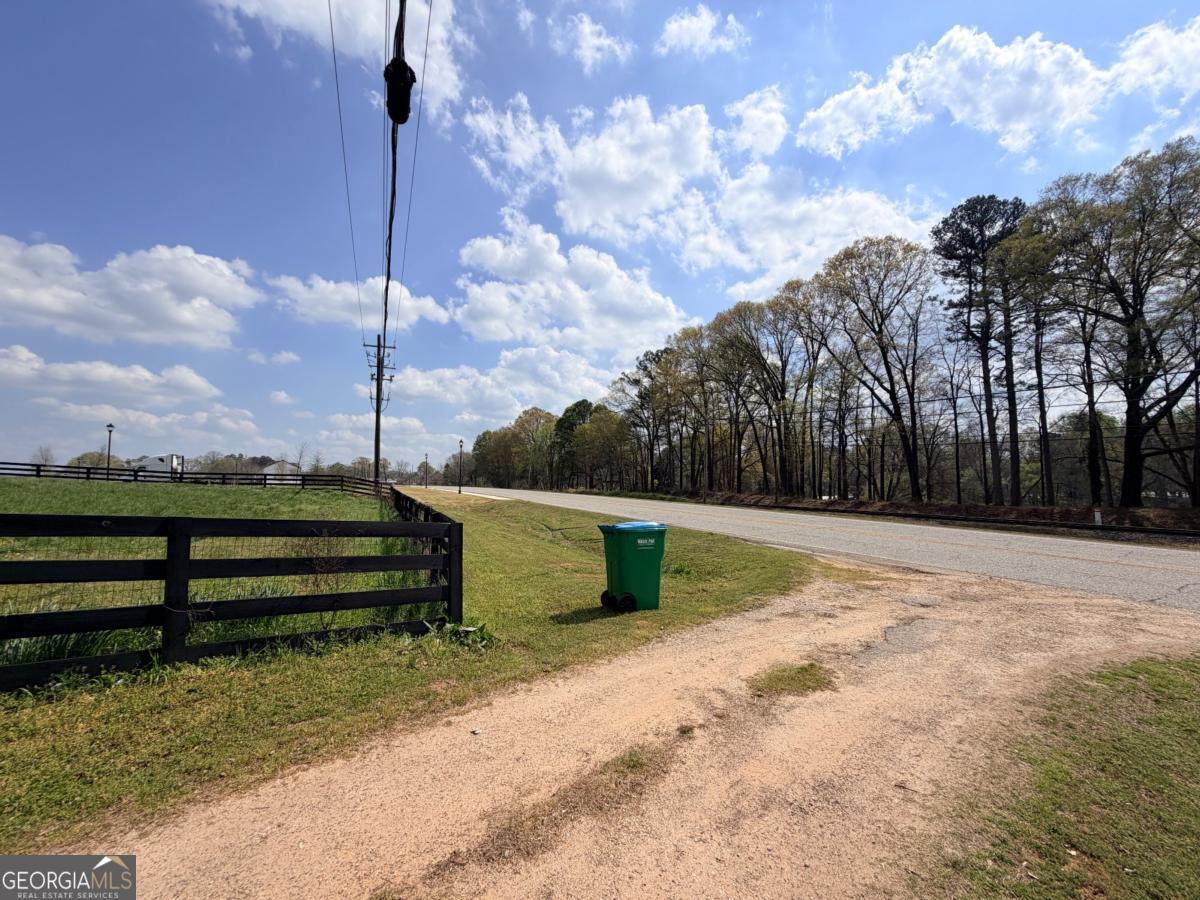 662 Old Gainesville Highway Property Photo 2