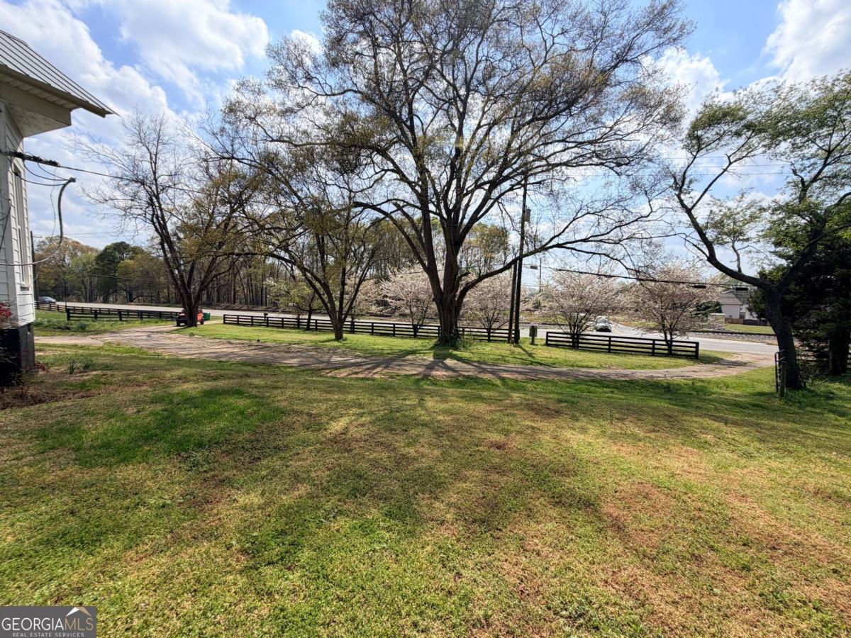 662 Old Gainesville Highway Property Photo 3