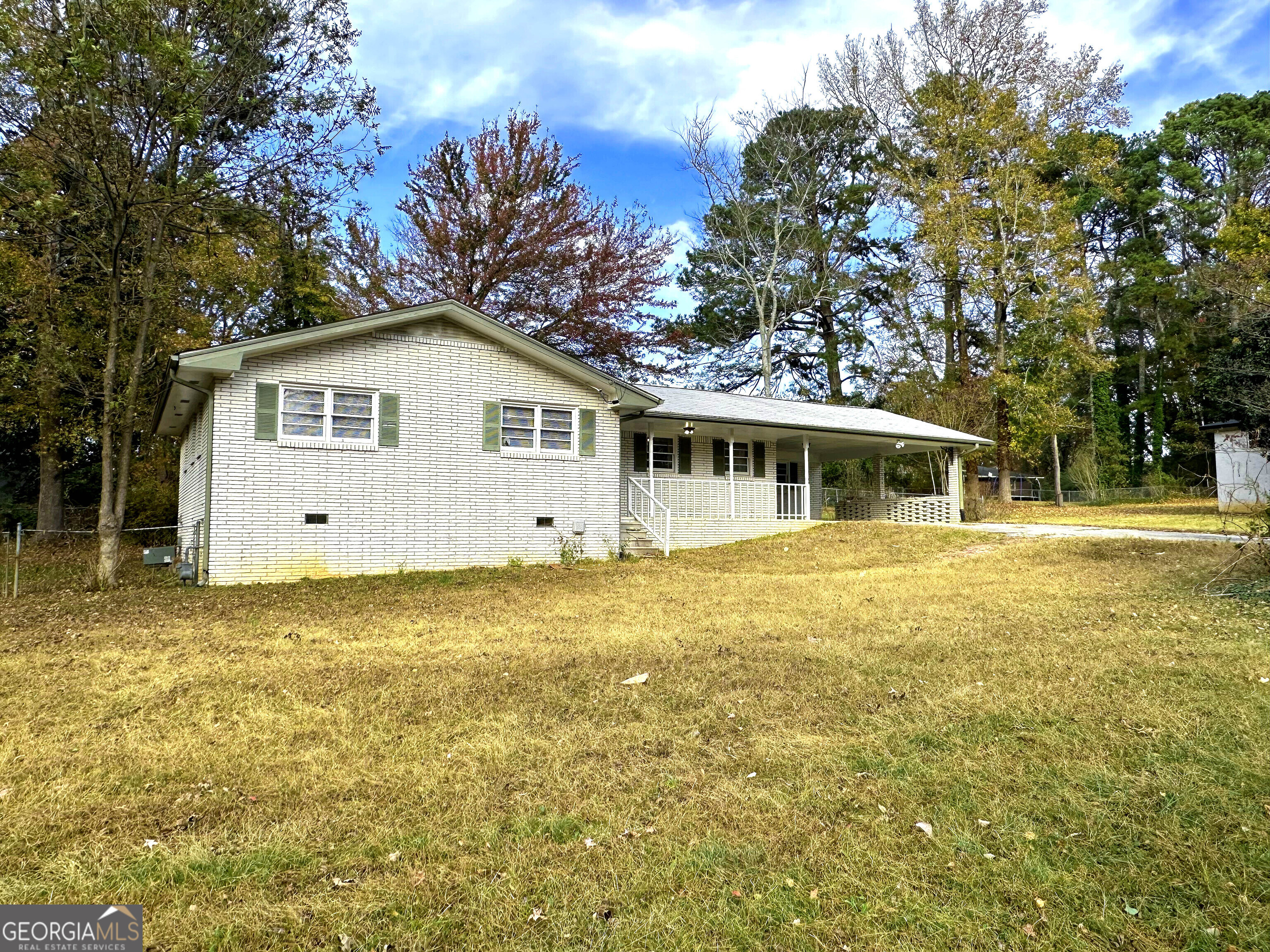 423 Center Circle Sw Property Photo 1