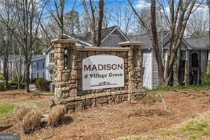 708 Madison Lane Se Property Photo 2