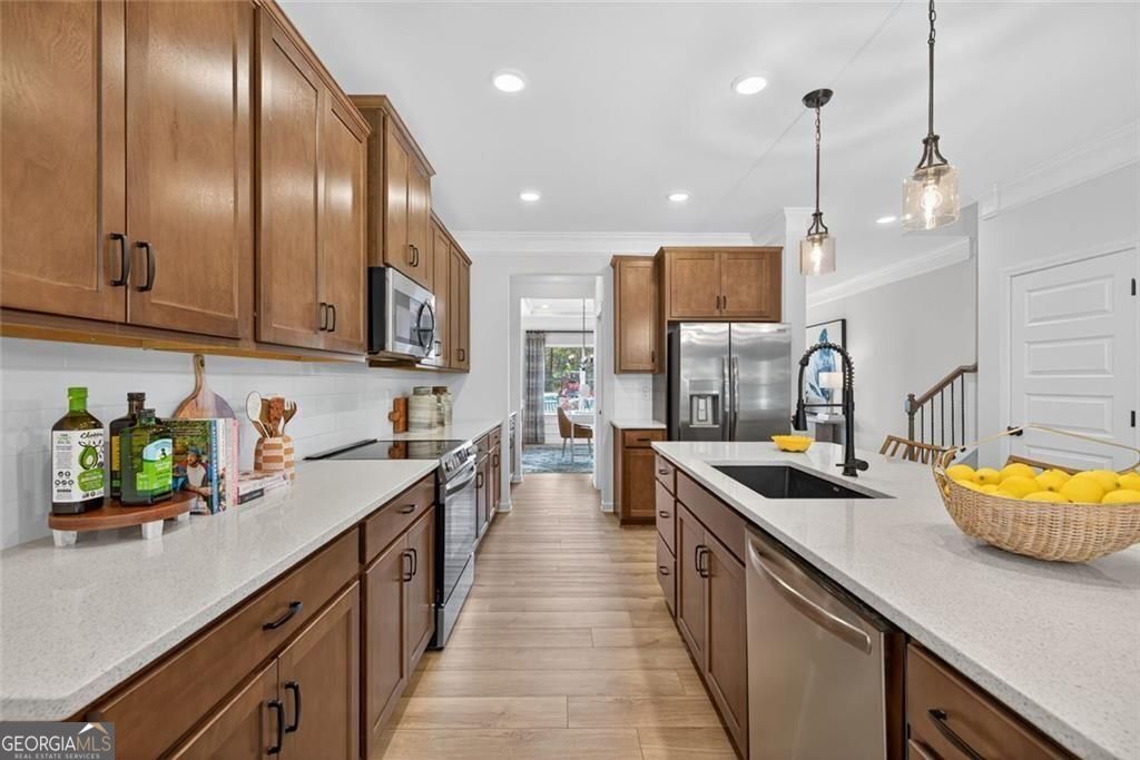 553 Grover Street Property Photo 14