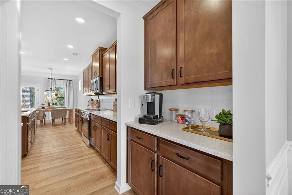 553 Grover Street Property Photo 15