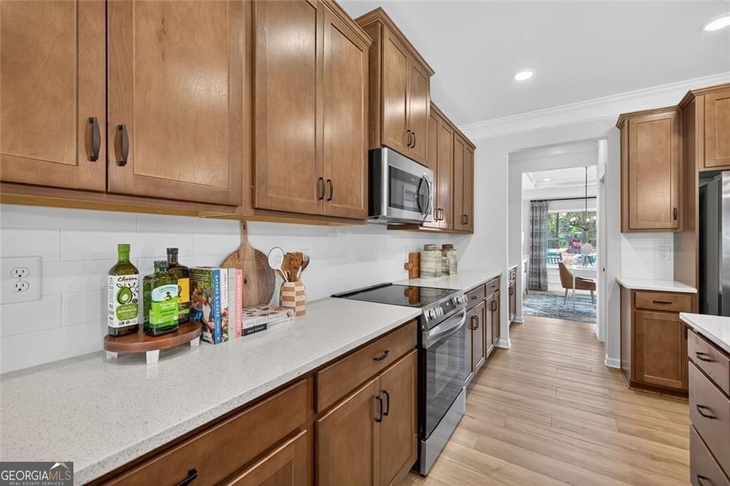 553 Grover Street Property Photo 16
