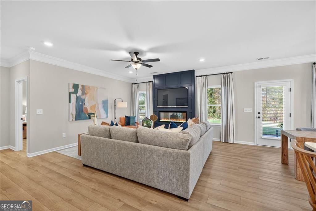 553 Grover Street Property Photo 18