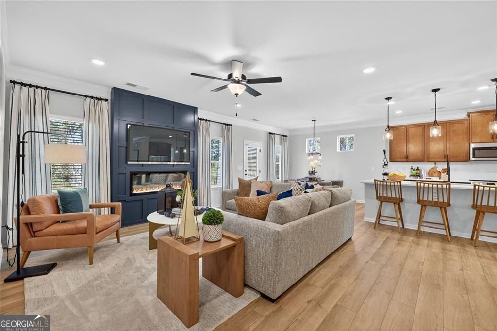 553 Grover Street Property Photo 19