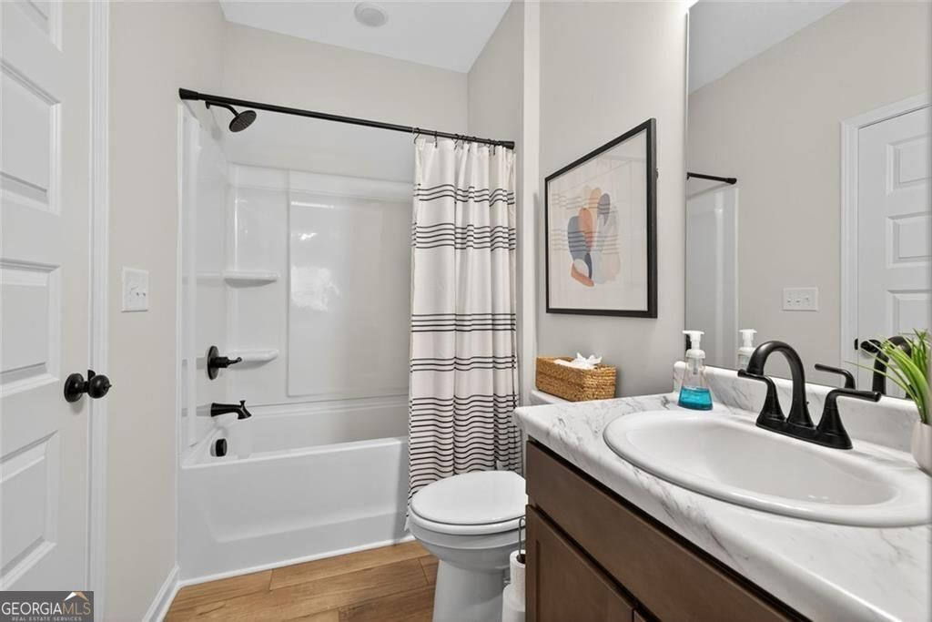 553 Grover Street Property Photo 23