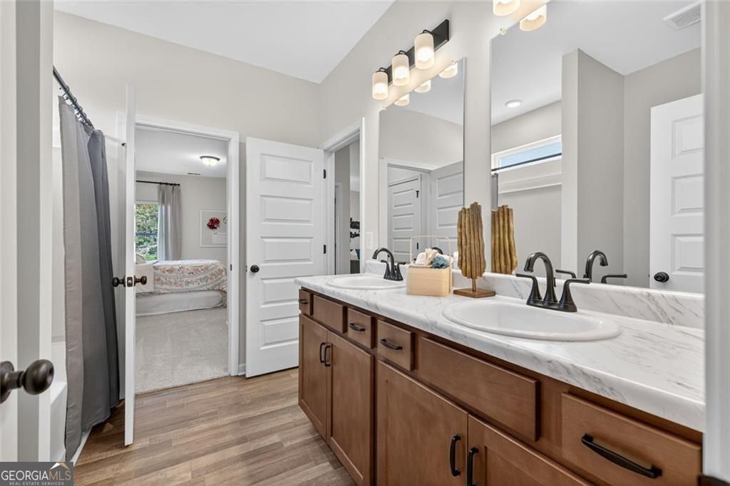 553 Grover Street Property Photo 45