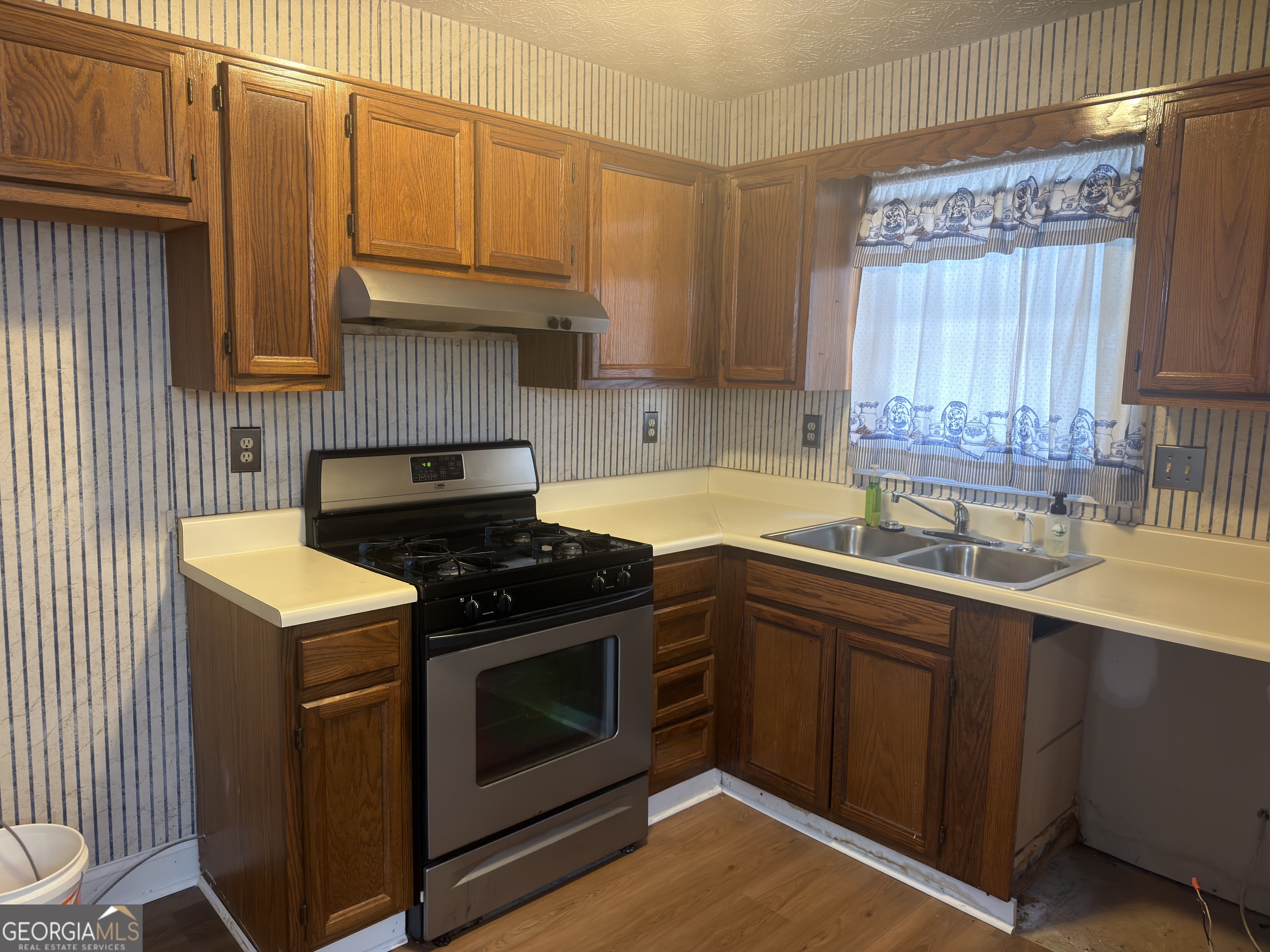 2270 Wellington Circle Property Photo 6