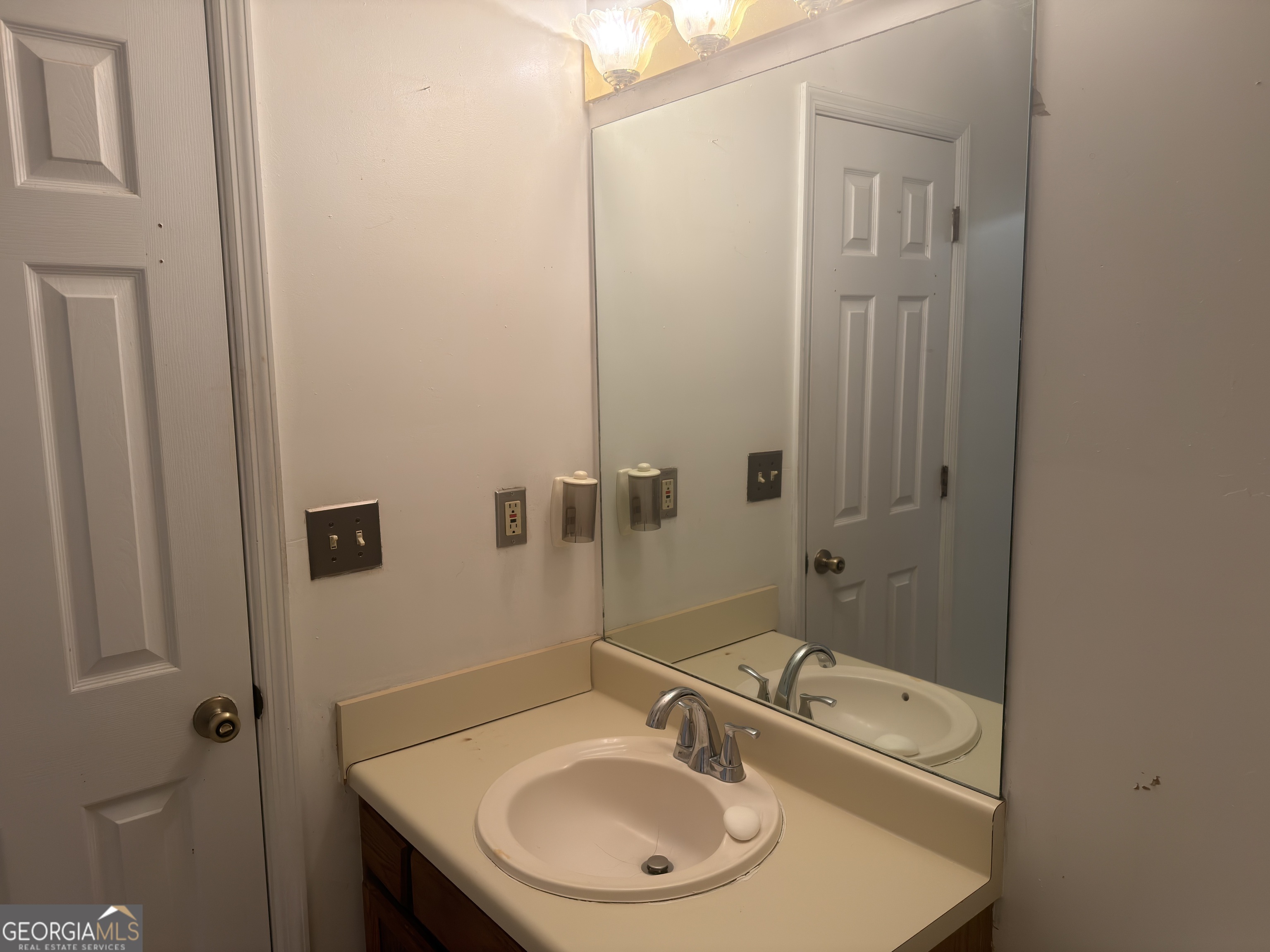 2270 Wellington Circle Property Photo 14