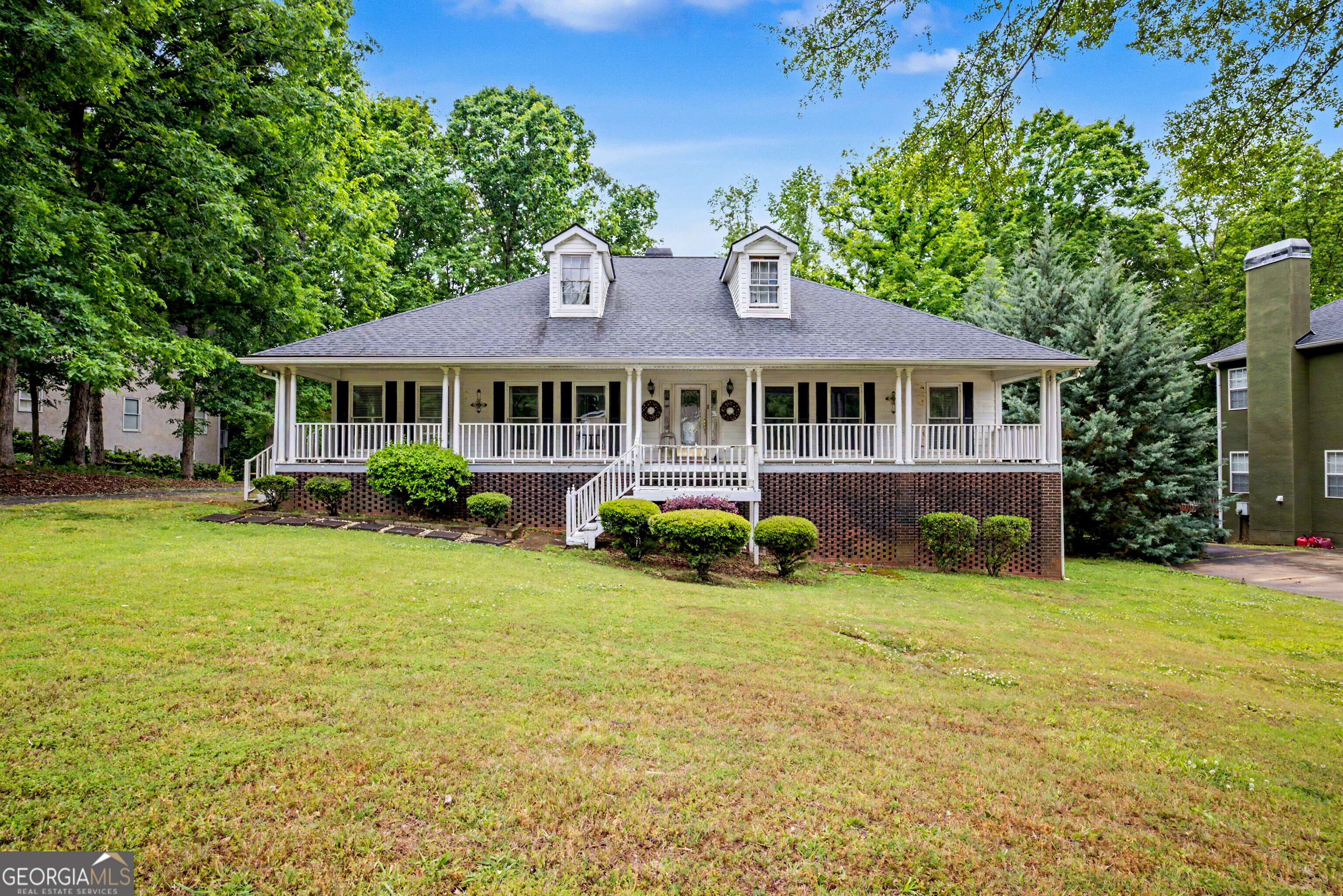311 White Oak Drive Property Photo 1