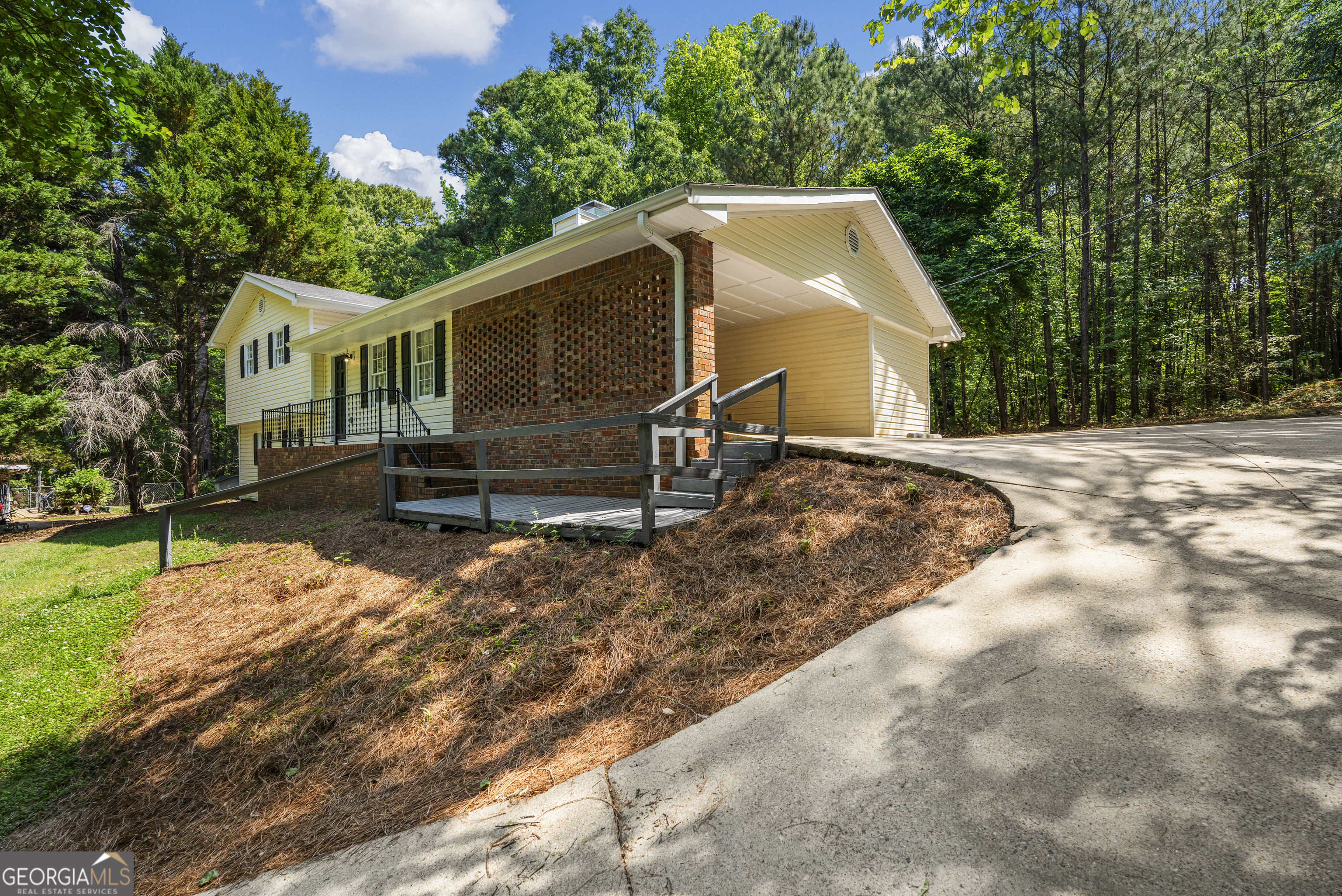 134 N Lake Drive Property Photo 2