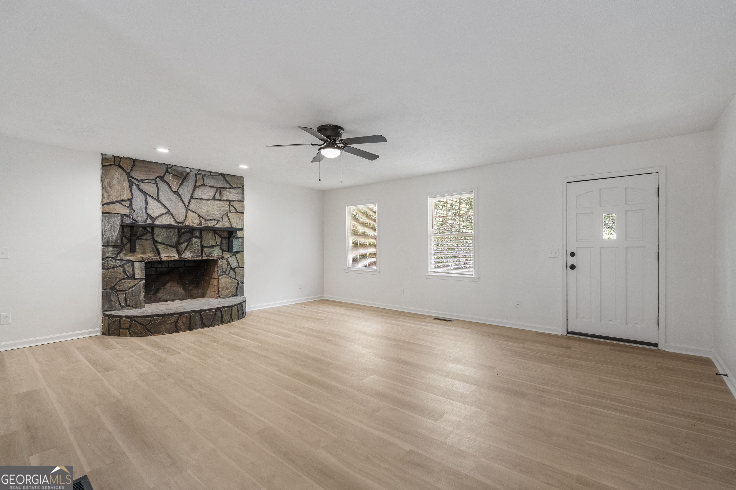 134 N Lake Drive Property Photo 4