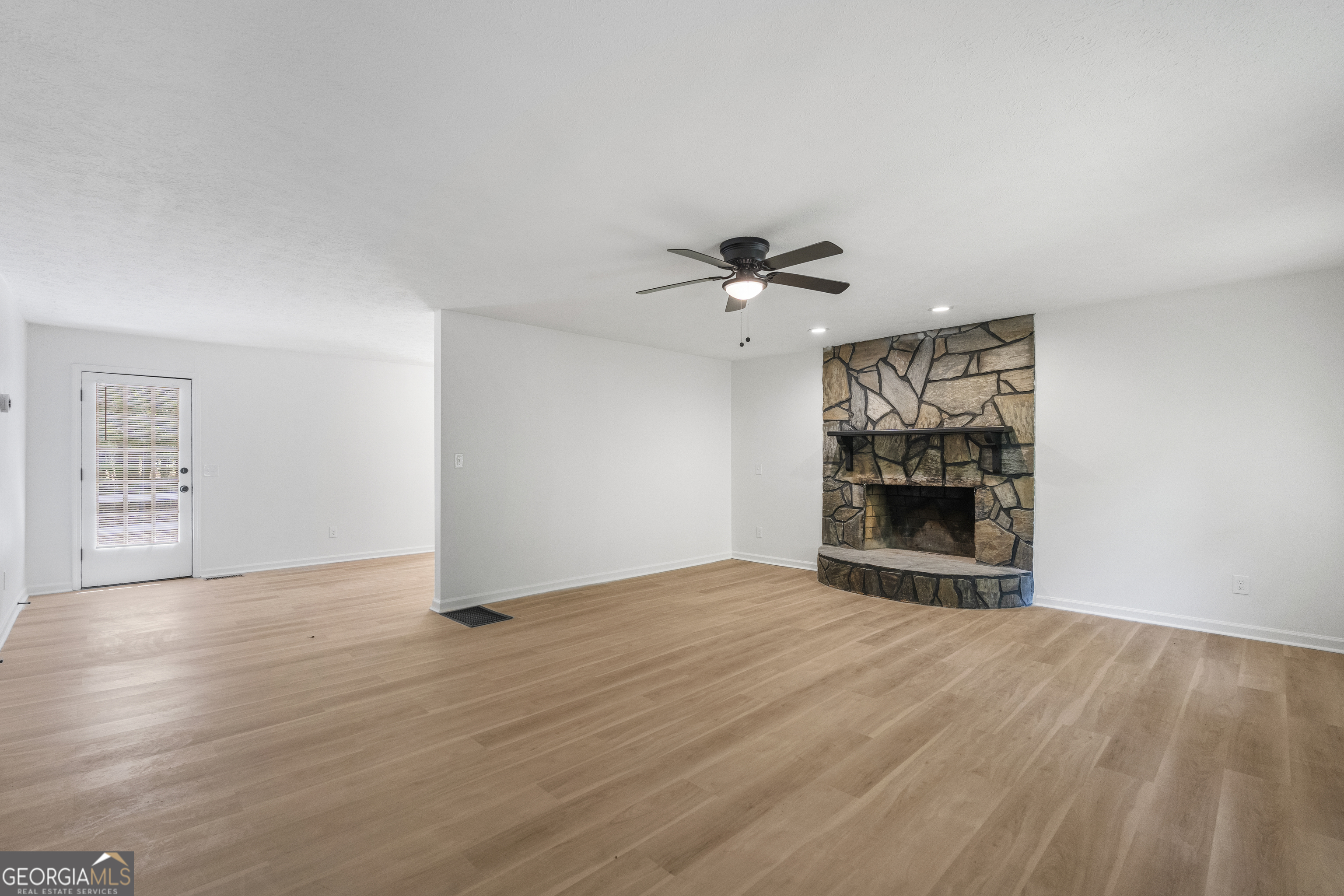 134 N Lake Drive Property Photo 6