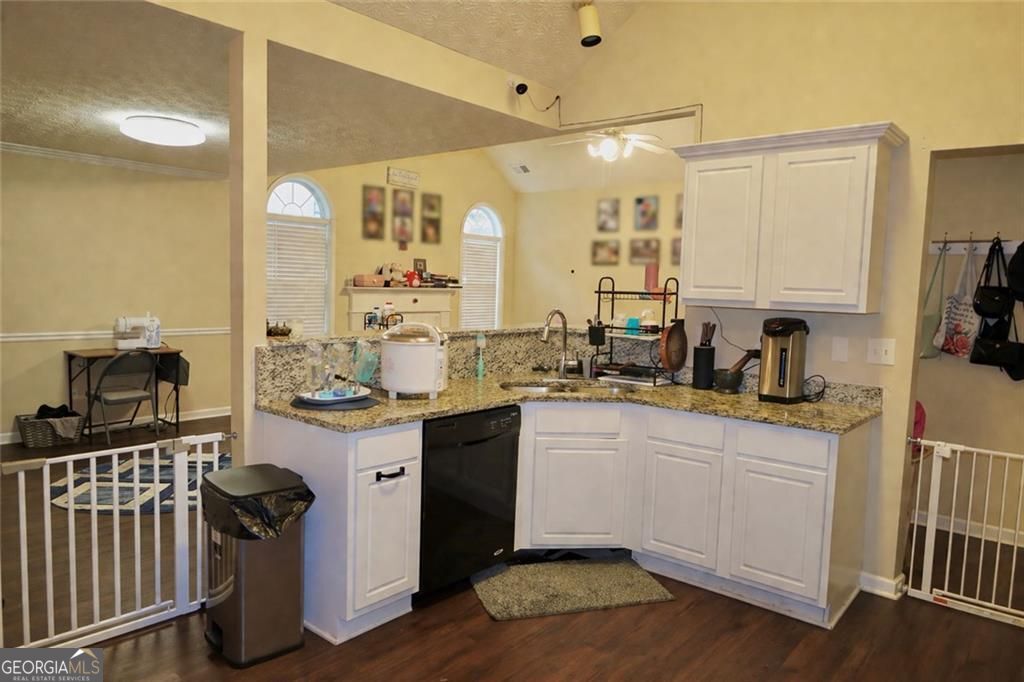876 Ashton Oak Circle Property Photo 10