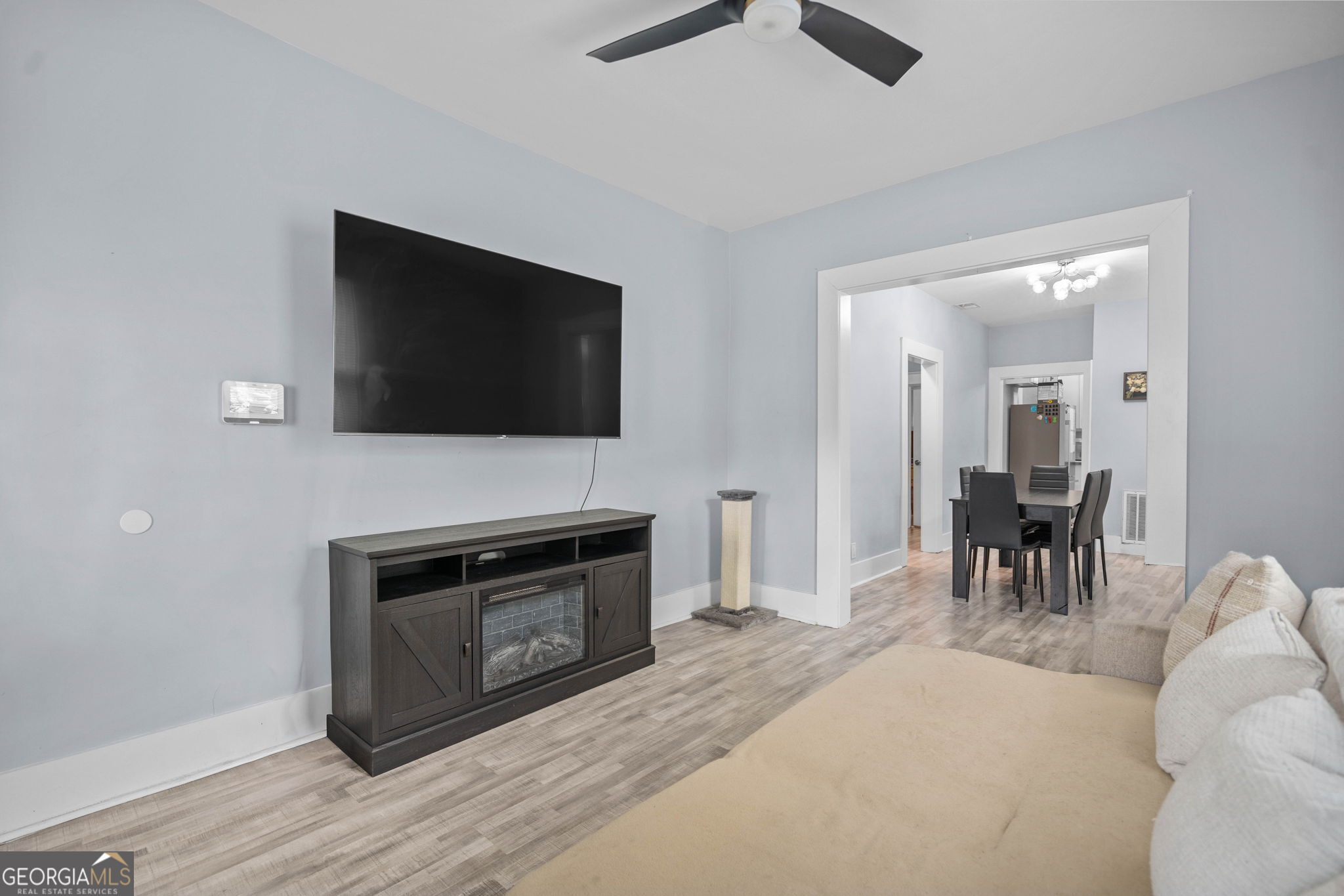 1002 W 52nd Street Property Photo 5