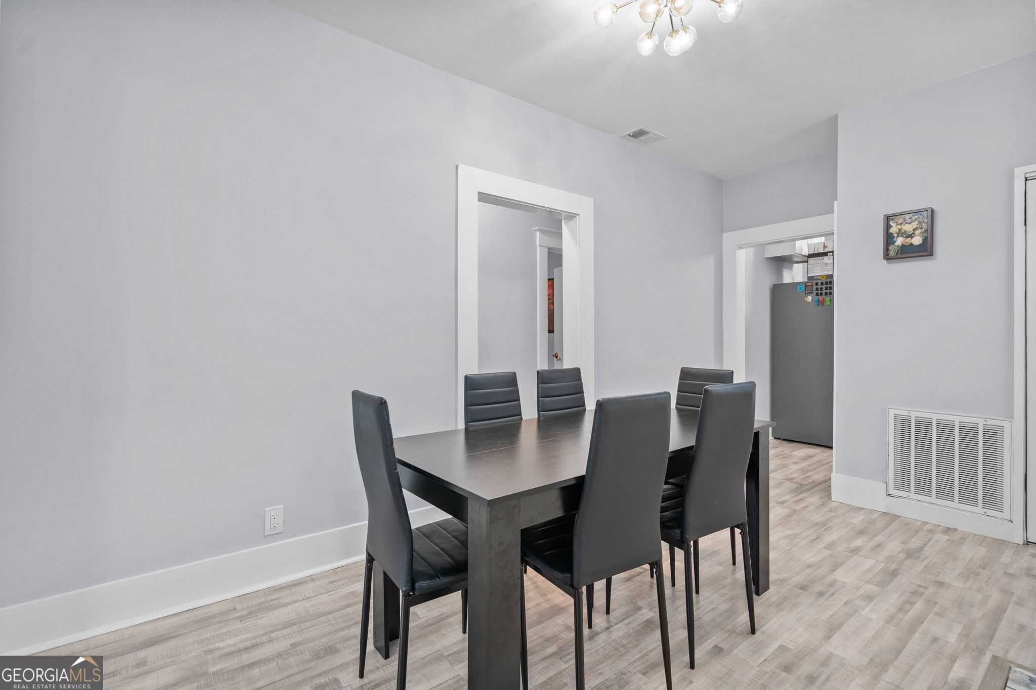 1002 W 52nd Street Property Photo 7