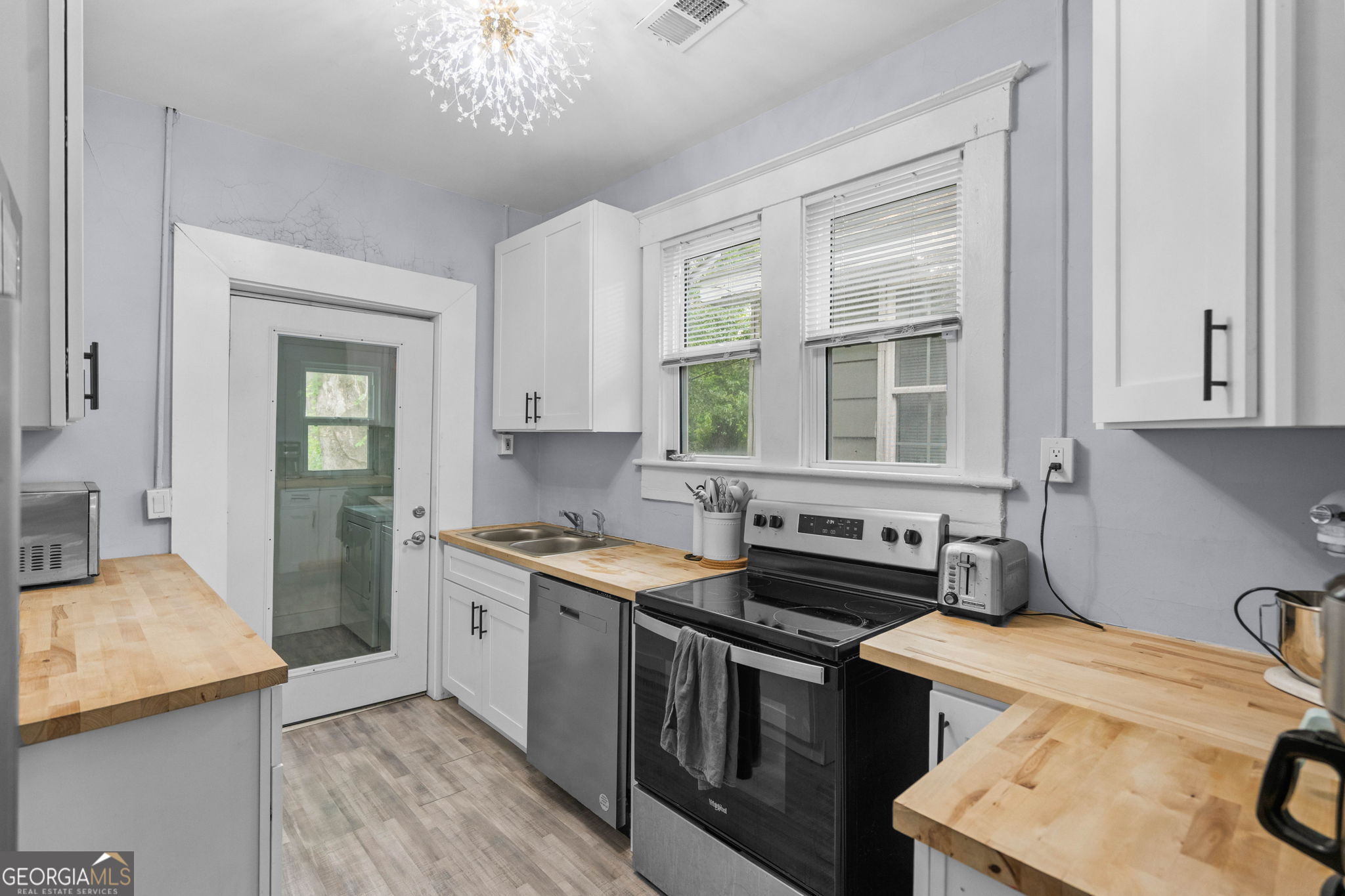 1002 W 52nd Street Property Photo 22
