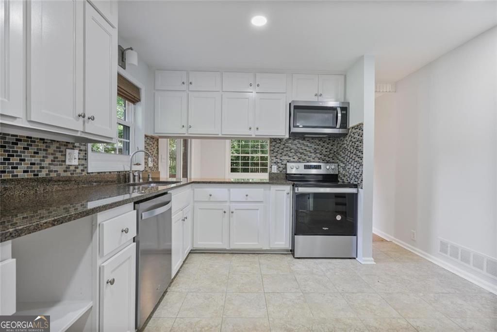 2903 Old Sewell Road Property Photo 11