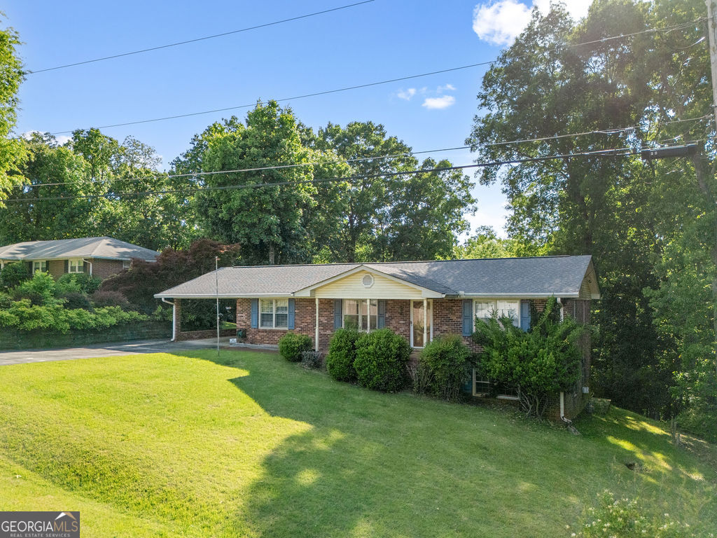 8 Montre Circle Se Property Photo 1
