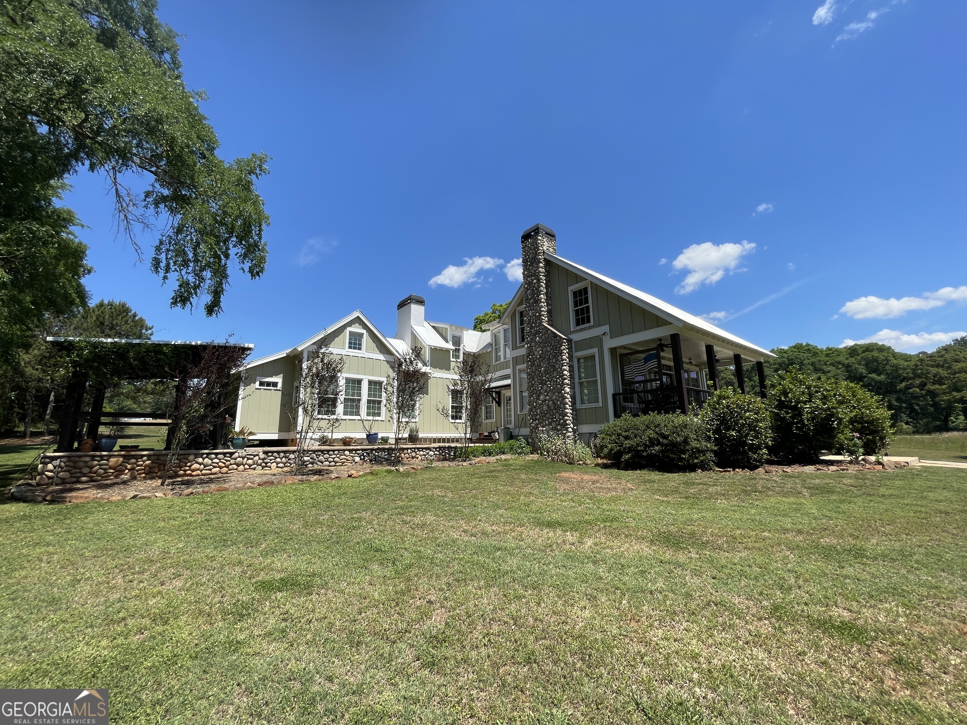 156 Lake Oglethorpe Drive Property Photo 2