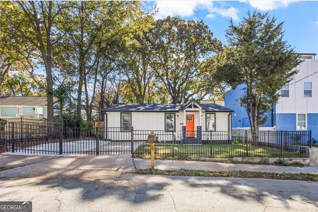 358 Roy Street SW Property Photo 1