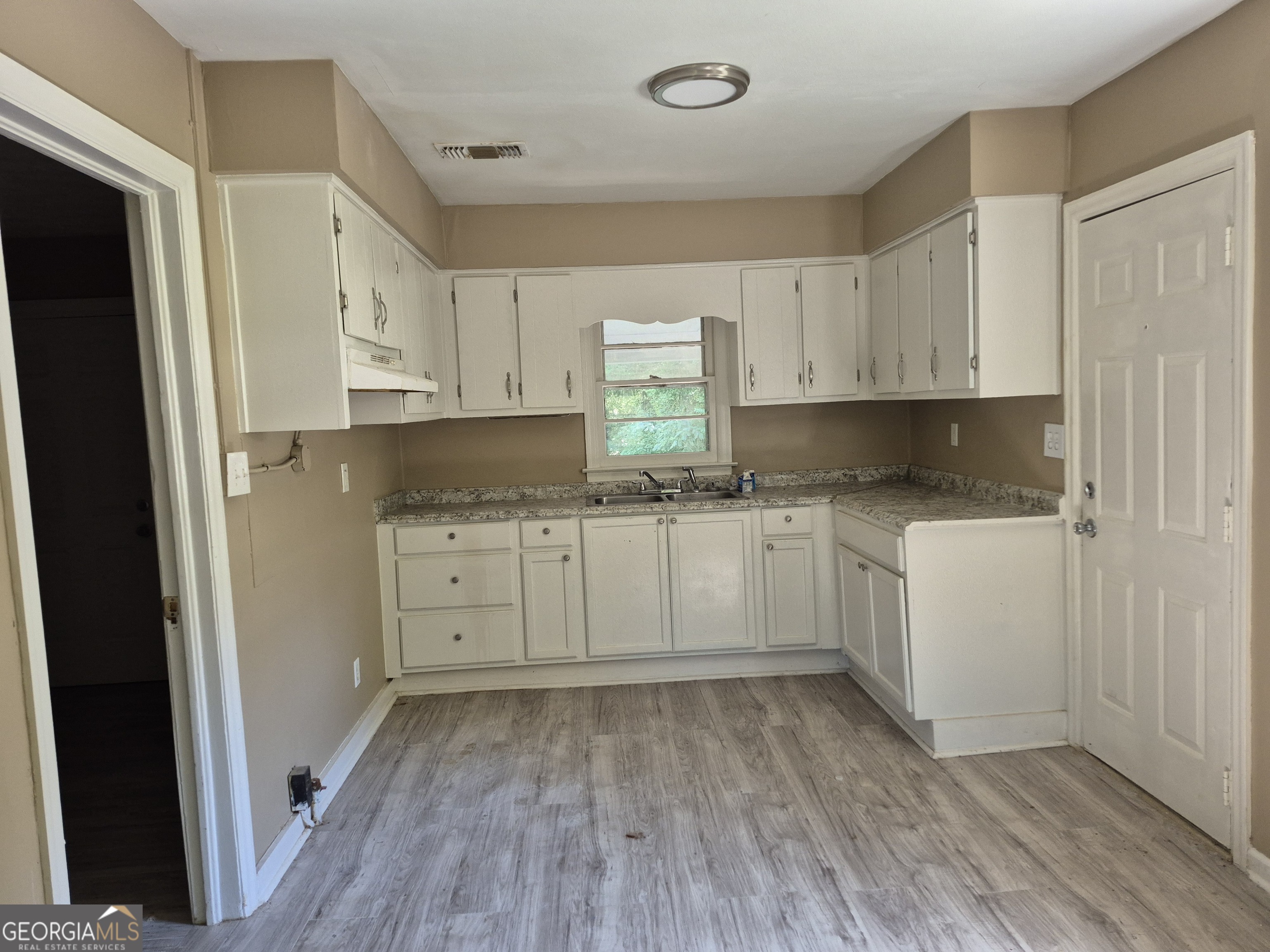 4 Lambert Drive Property Photo 8