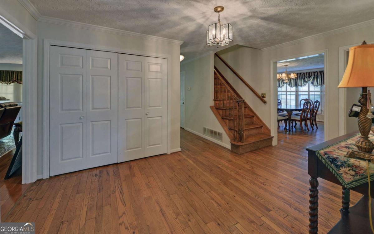 3341 Edgewood Circle Property Photo 5
