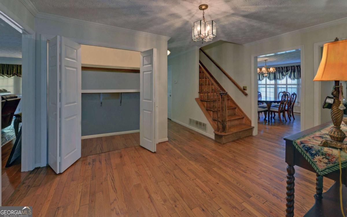 3341 Edgewood Circle Property Photo 6