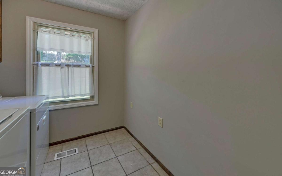 3341 Edgewood Circle Property Photo 24