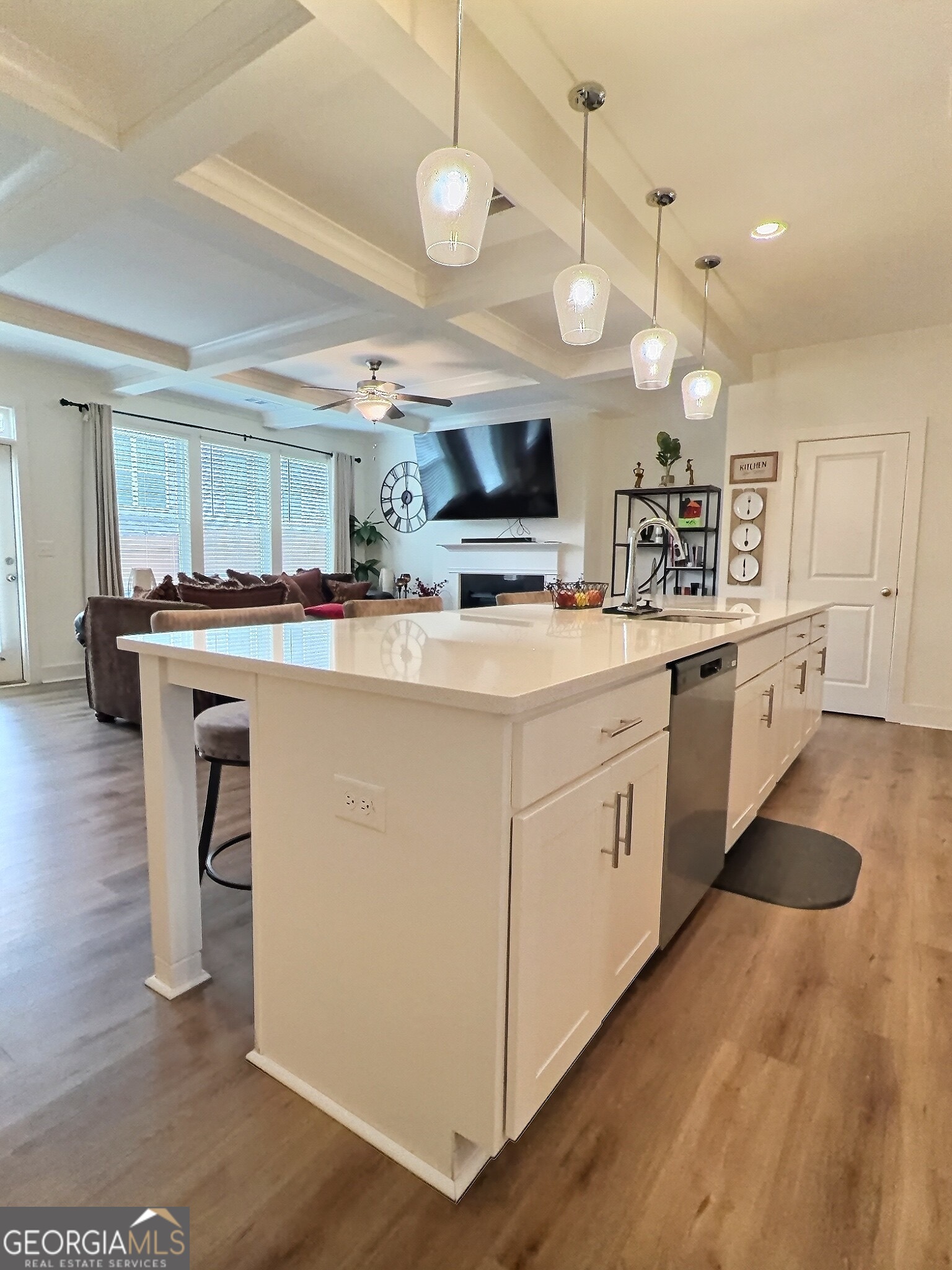 7622 Avalon Boulevard Property Photo 3