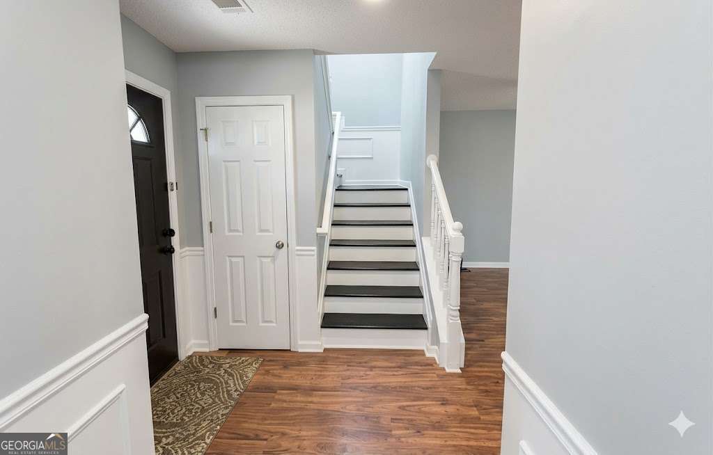 6978 Foxmoor Way Property Photo 10
