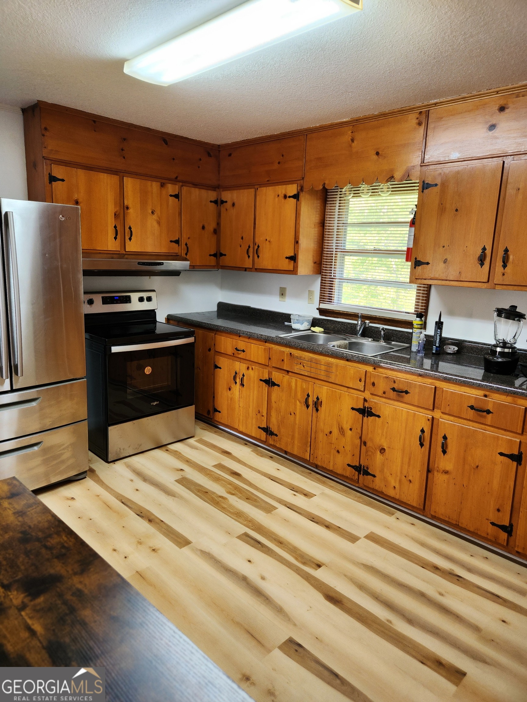 389 Collins Road Property Photo 7