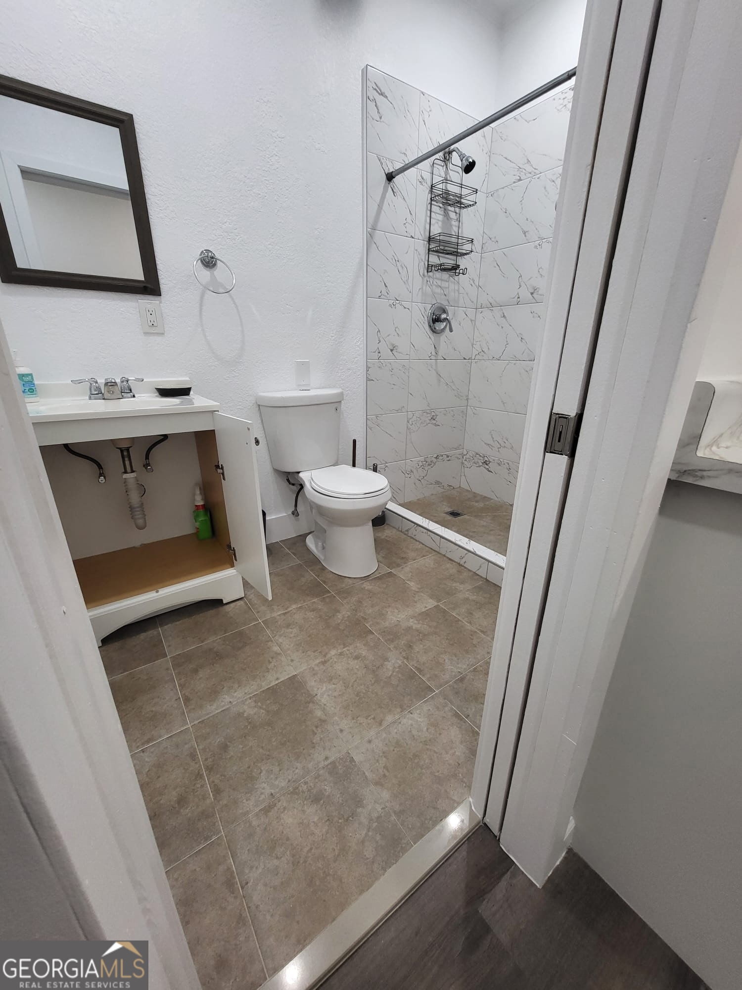 389 Collins Road Property Photo 12