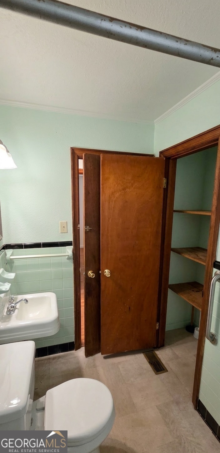 389 Collins Road Property Photo 22