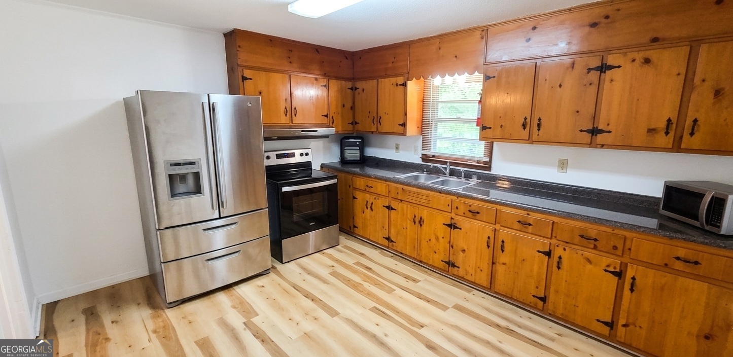 389 Collins Road Property Photo 27