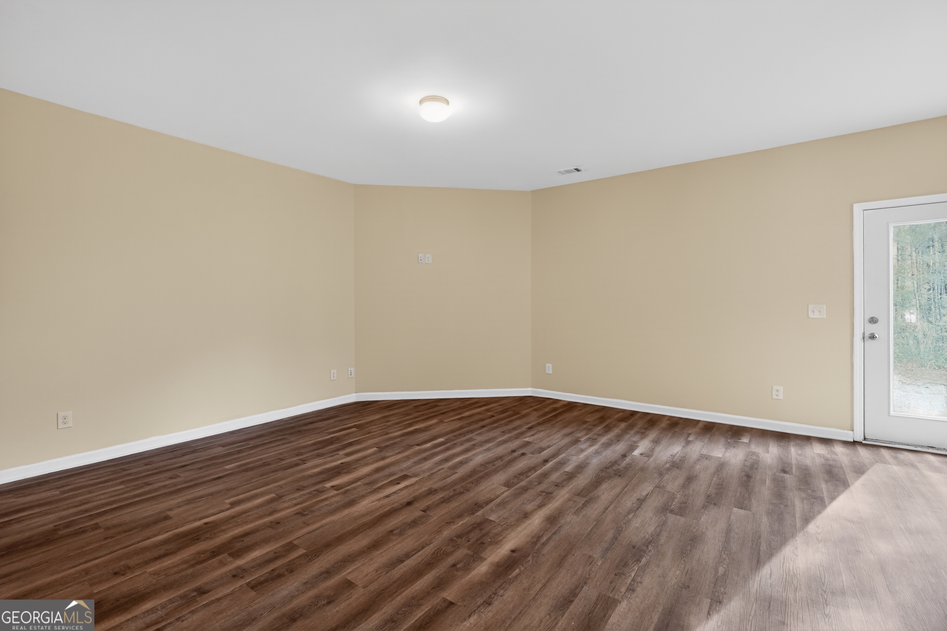 6361 Shadow Square Property Photo 5