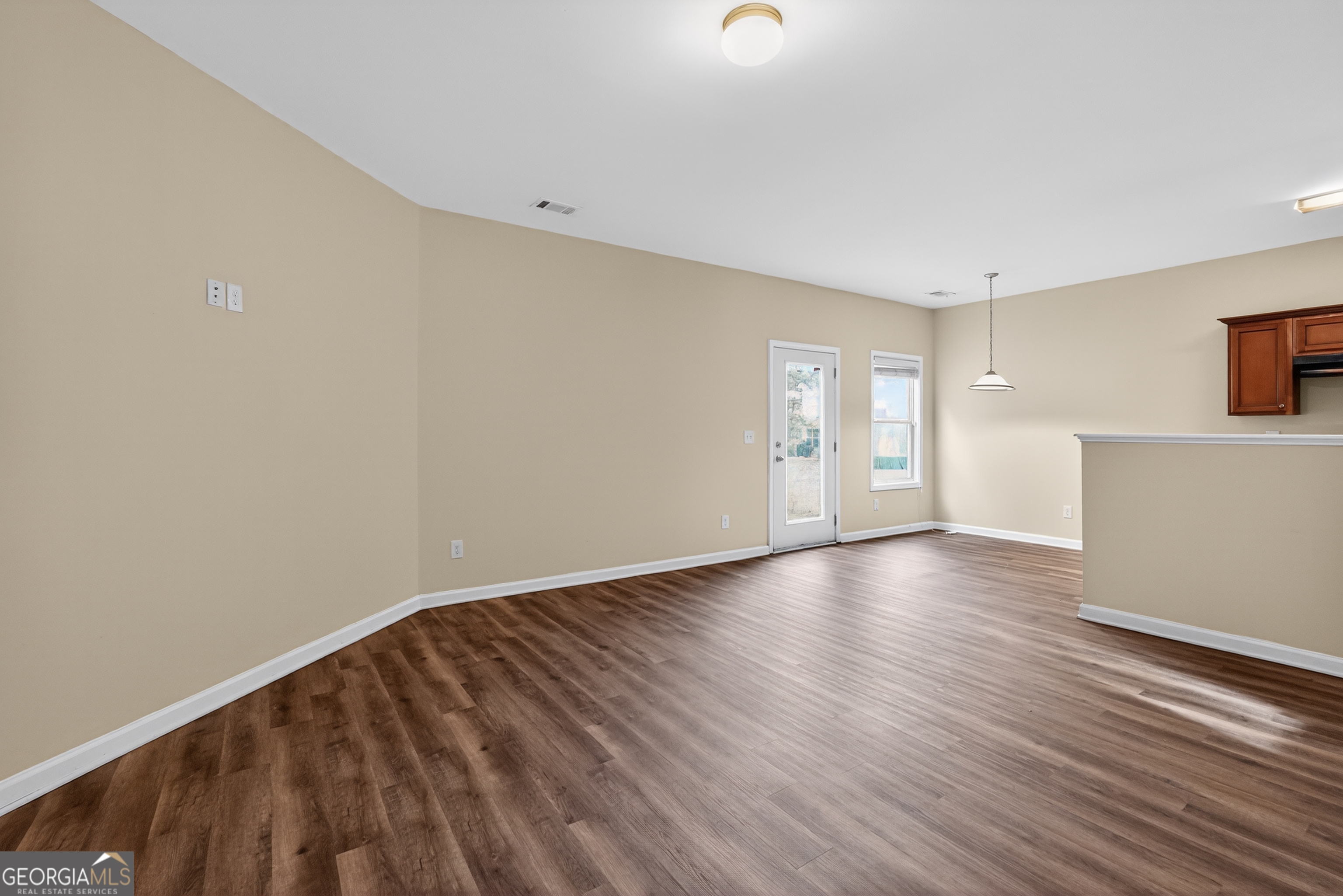 6361 Shadow Square Property Photo 8