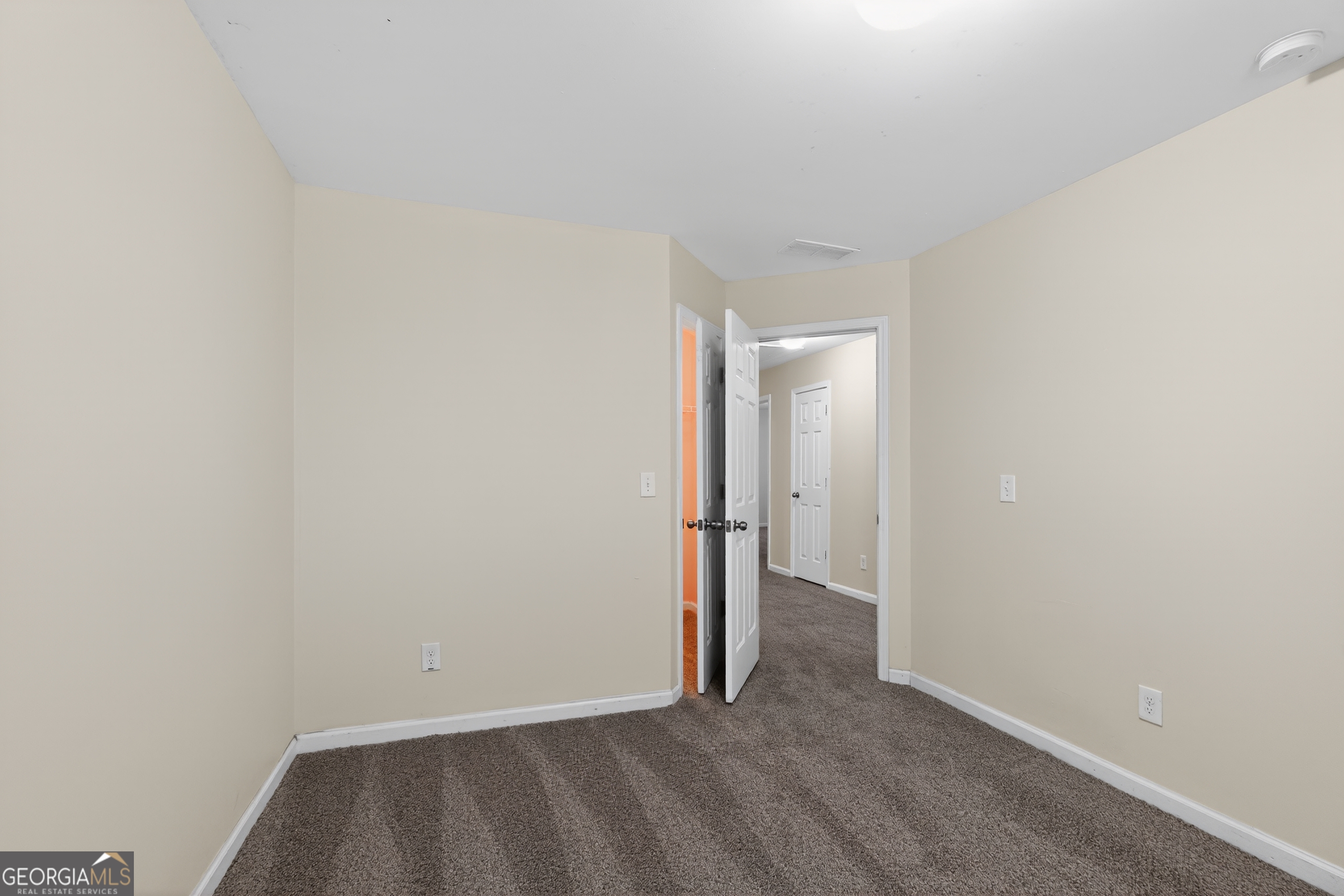 6361 Shadow Square Property Photo 17