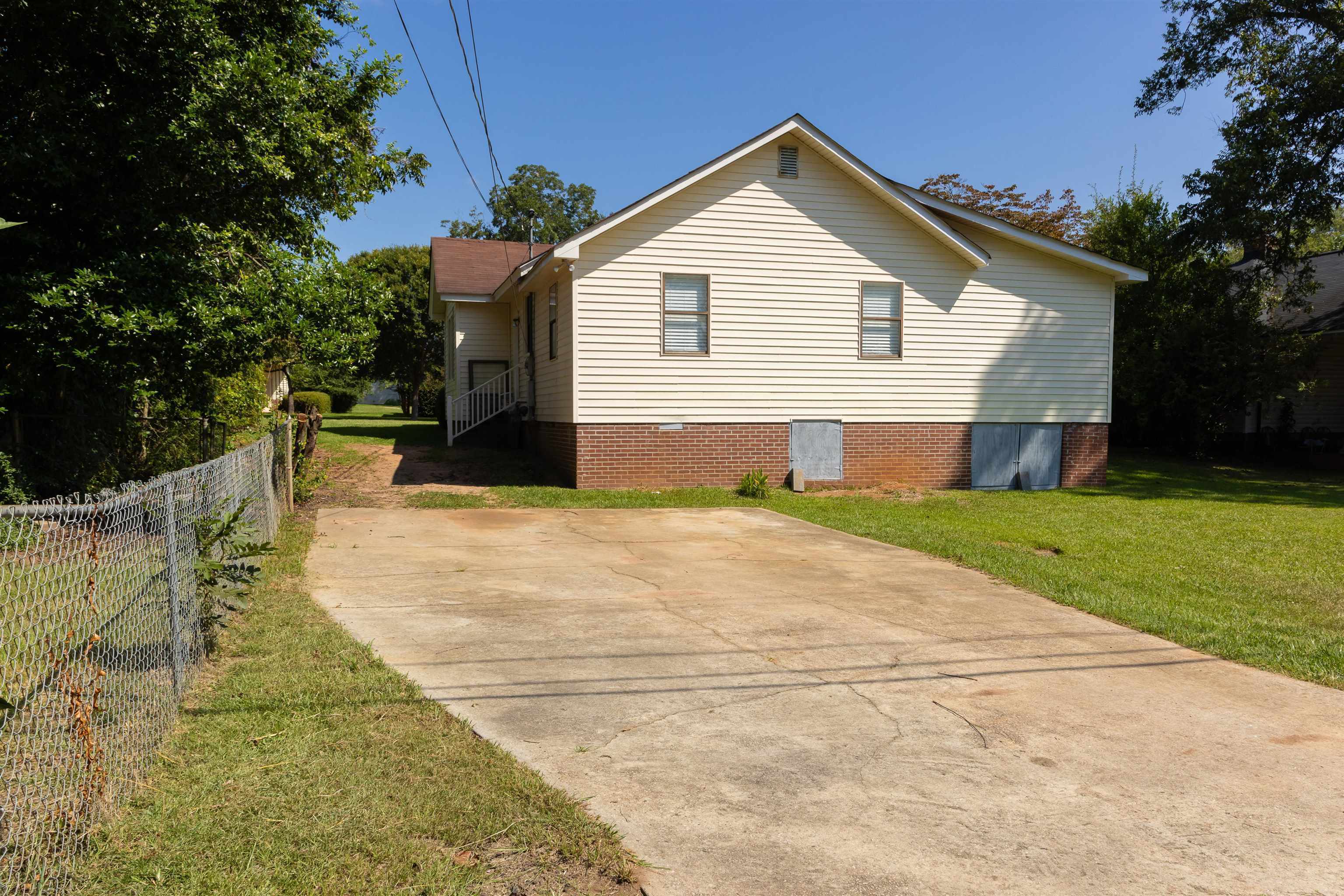 524 W Goodrich Avenue Property Photo 24